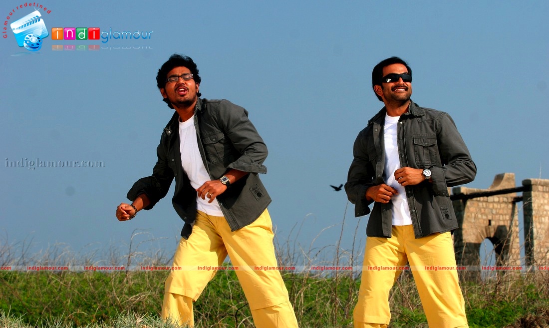 Ninaithale Inikkum Movie hd photo